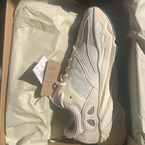 Yeezy 700